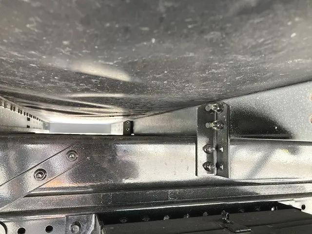 いすゞエルフアルミバン小型（2t・3t）[写真15]