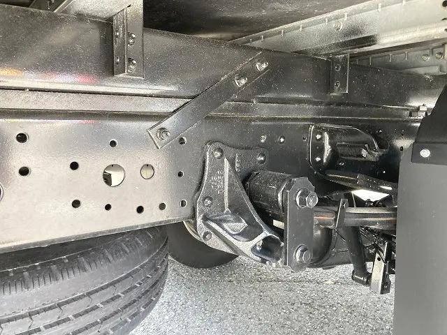 いすゞエルフアルミバン小型（2t・3t）[写真16]