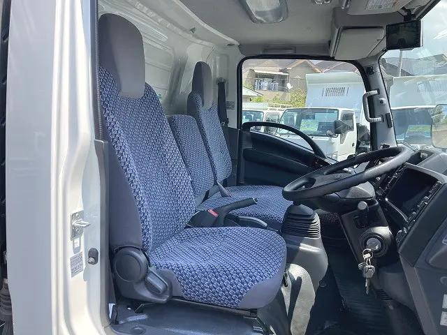 いすゞエルフアルミバン小型（2t・3t）[写真25]