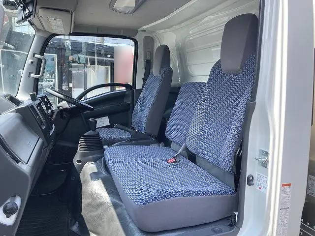 いすゞエルフアルミバン小型（2t・3t）[写真26]