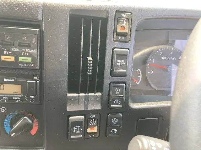 いすゞエルフアルミバン小型（2t・3t）[写真30]