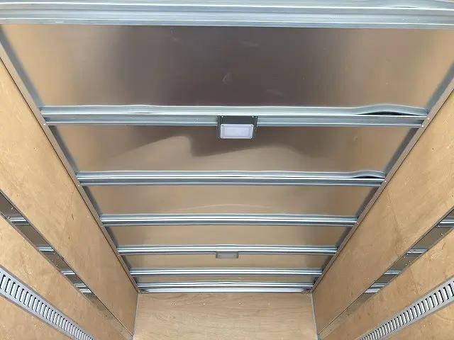 いすゞエルフアルミバン小型（2t・3t）[写真08]