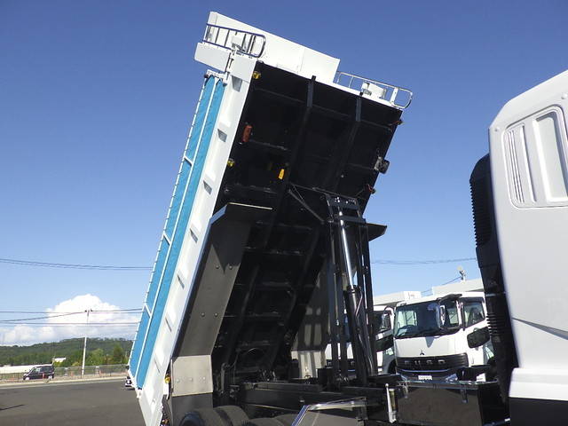 三菱ふそうスーパーグレートダンプ大型（10t）[写真12]