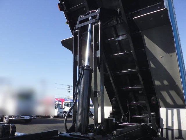 三菱ふそうスーパーグレートダンプ大型（10t）[写真13]