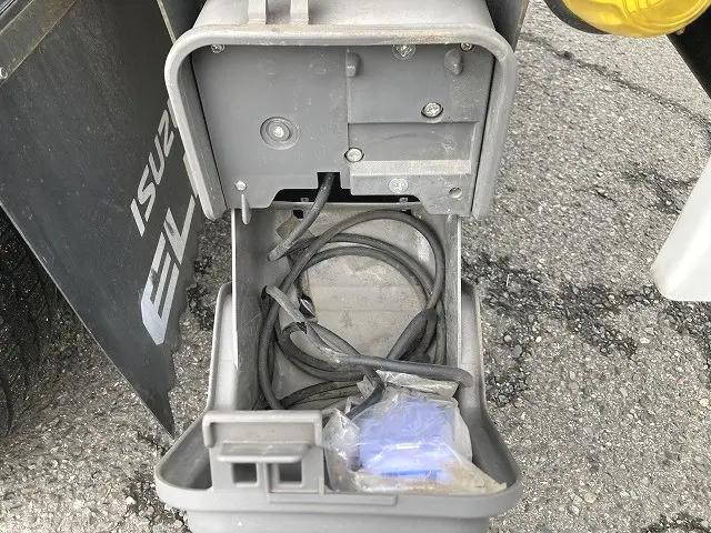 いすゞエルフ平ボディ小型（2t・3t）[写真12]