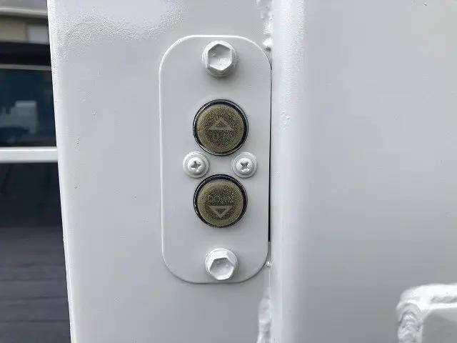 いすゞエルフ平ボディ小型（2t・3t）[写真09]