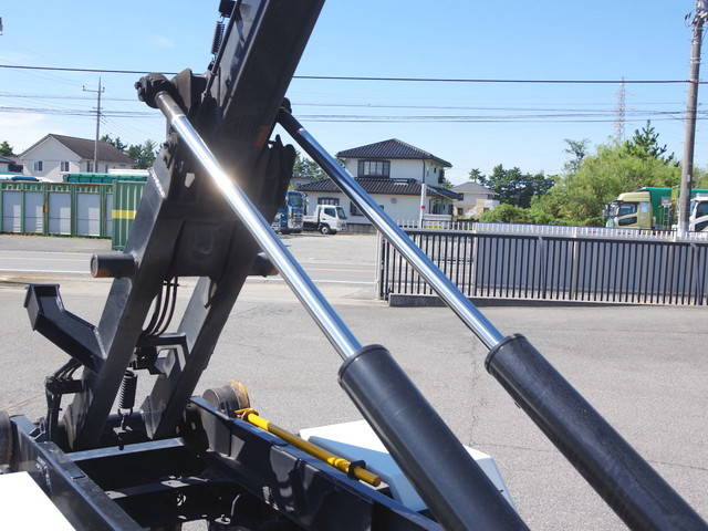 三菱ふそうキャンターコンテナ専用車小型（2t・3t）[写真11]