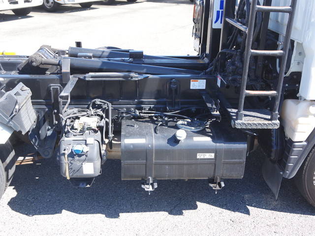 三菱ふそうキャンターコンテナ専用車小型（2t・3t）[写真14]