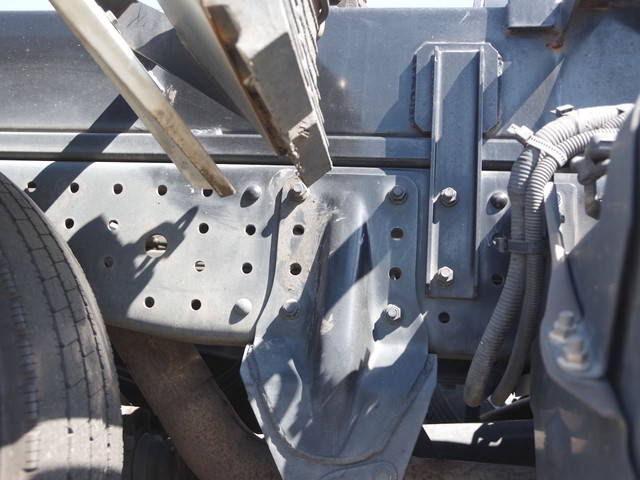 三菱ふそうキャンターコンテナ専用車小型（2t・3t）[写真07]