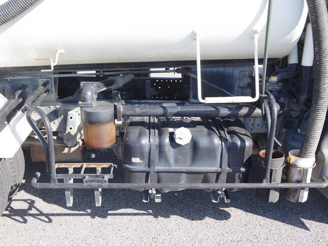 いすゞエルフバキュームカー小型（2t・3t）[写真14]