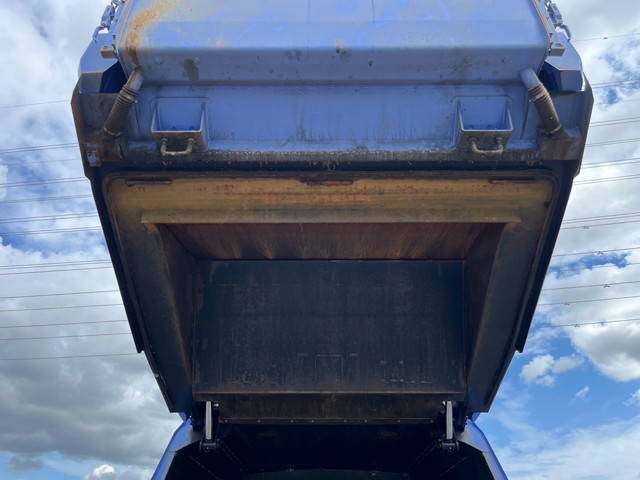 いすゞフォワードパッカー車（塵芥車）中型（4t）[写真13]