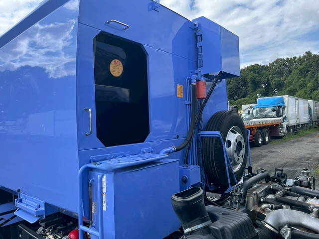 いすゞフォワードパッカー車（塵芥車）中型（4t）[写真23]