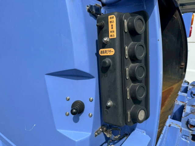 いすゞフォワードパッカー車（塵芥車）中型（4t）[写真08]