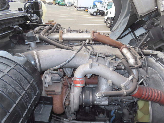 いすゞギガトレーラーヘッド（トラクターヘッド）大型（10t）[写真15]