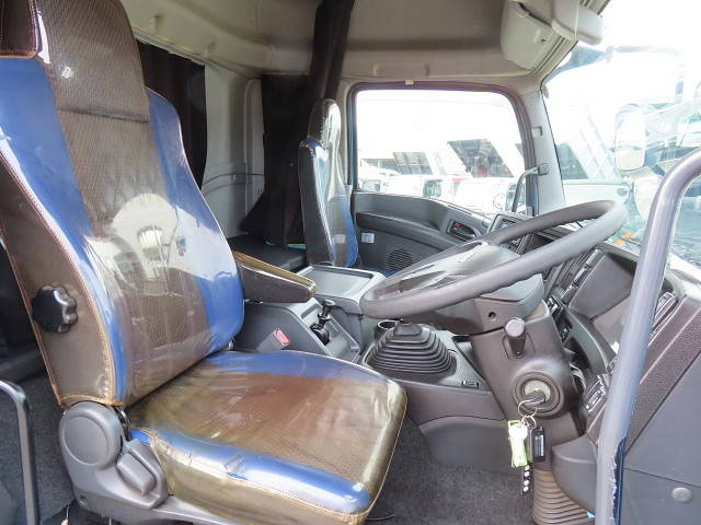 いすゞギガトレーラーヘッド（トラクターヘッド）大型（10t）[写真18]