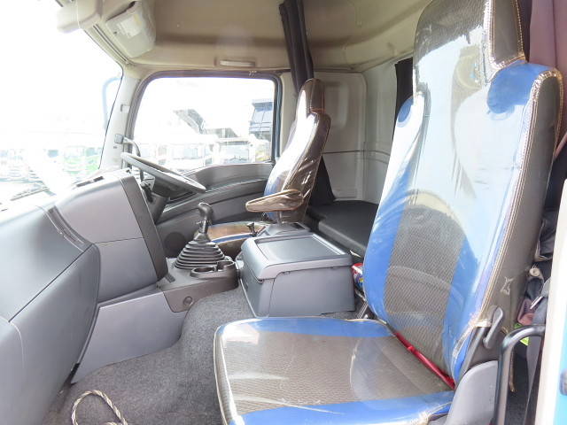 いすゞギガトレーラーヘッド（トラクターヘッド）大型（10t）[写真19]