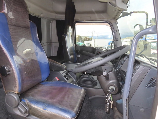 いすゞギガトレーラーヘッド（トラクターヘッド）大型（10t）[写真19]