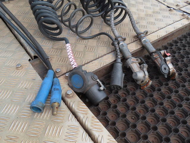 いすゞギガトレーラーヘッド（トラクターヘッド）大型（10t）[写真26]