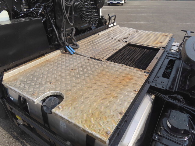 いすゞギガトレーラーヘッド（トラクターヘッド）大型（10t）[写真26]