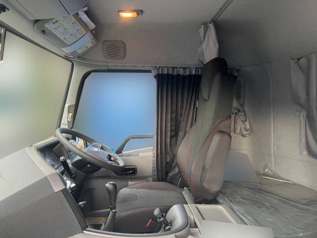 UDトラックスクオンコンテナ専用車大型（10t）[写真23]