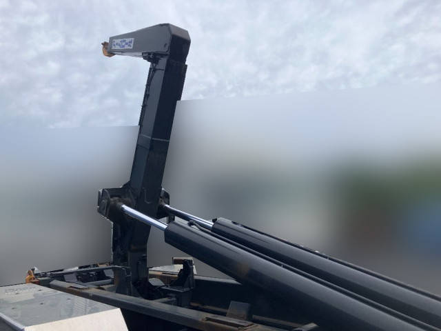 UDトラックスクオンコンテナ専用車大型（10t）[写真09]