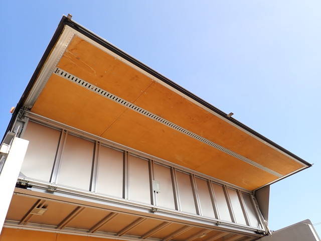 いすゞフォワードアルミウイング中型（4t）[写真09]