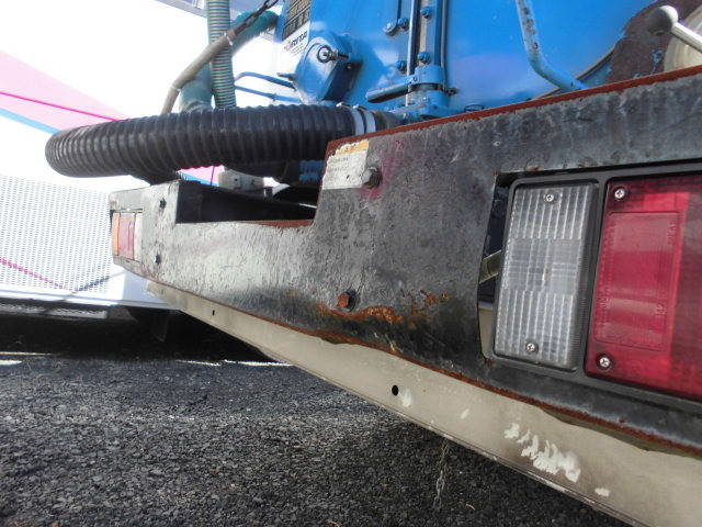 いすゞエルフバキュームカー小型（2t・3t）[写真05]