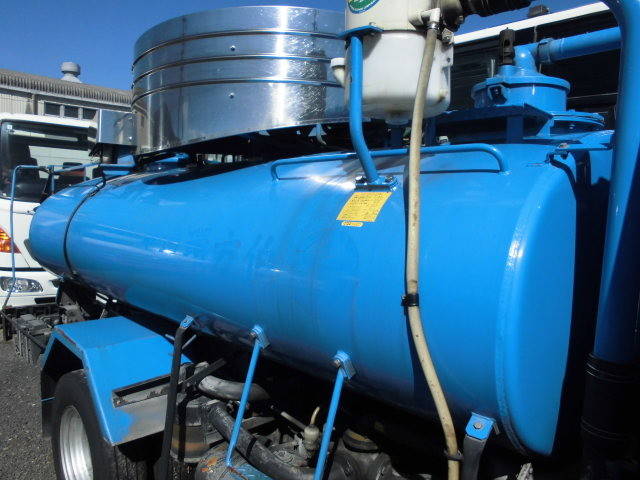 いすゞエルフバキュームカー小型（2t・3t）[写真07]