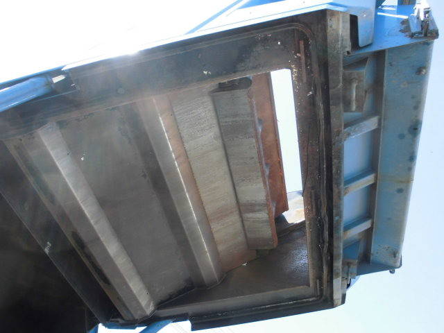 三菱ふそうファイターパッカー車（塵芥車）中型（4t）[写真13]