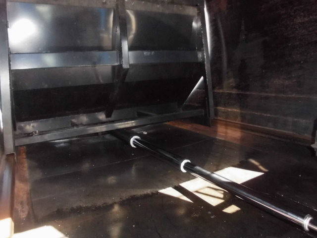 三菱ふそうファイターパッカー車（塵芥車）中型（4t）[写真16]