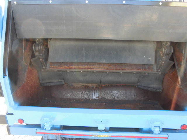 三菱ふそうファイターパッカー車（塵芥車）中型（4t）[写真04]