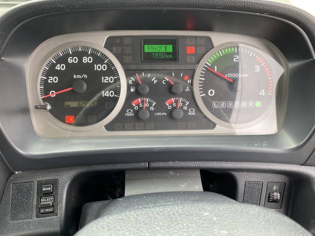 日野レンジャー平ボディ中型（4t）[写真13]