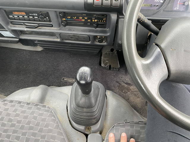 日産アトラス平ボディ小型（2t・3t）[写真12]