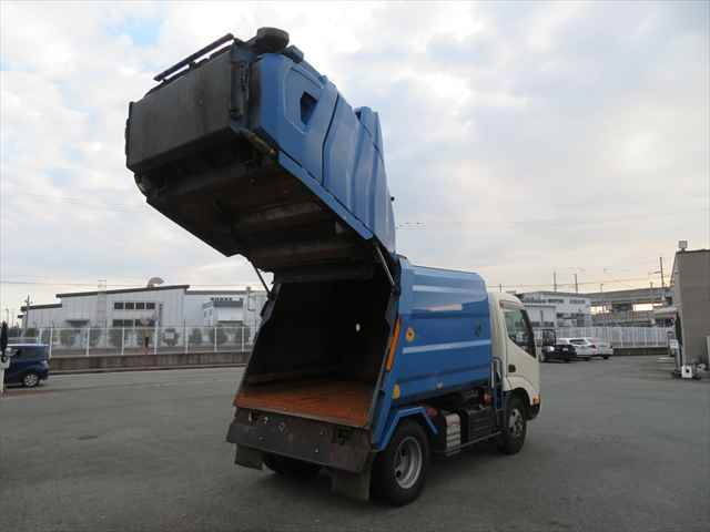 日野デュトロパッカー車（塵芥車）小型（2t・3t）[写真21]