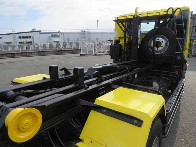 日野レンジャーコンテナ専用車増トン（6t・8t）[写真21]