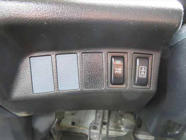 日野レンジャーコンテナ専用車増トン（6t・8t）[写真32]