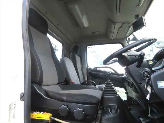 日野レンジャーコンテナ専用車増トン（6t・8t）[写真38]