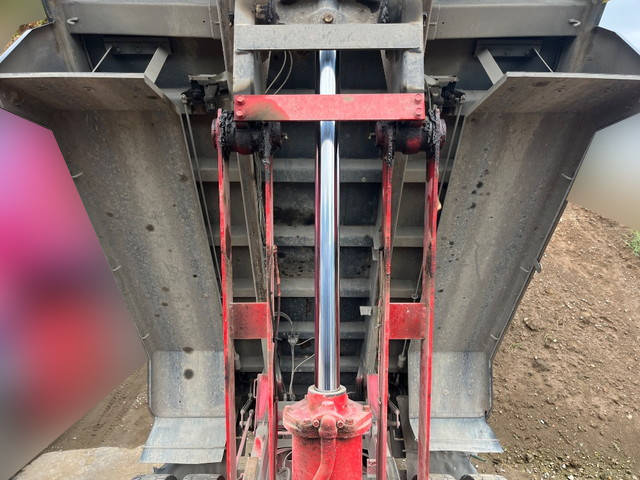 UDトラックスクオンダンプ大型（10t）[写真12]