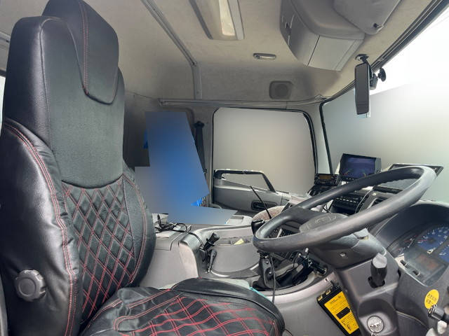 UDトラックスクオンダンプ大型（10t）[写真27]