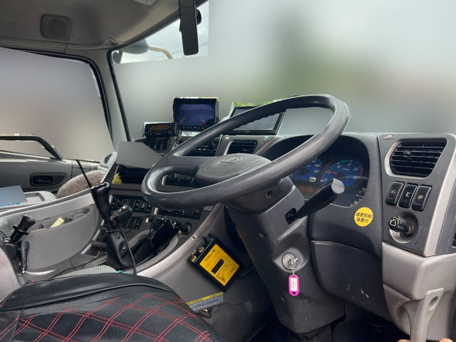 UDトラックスクオンダンプ大型（10t）[写真28]