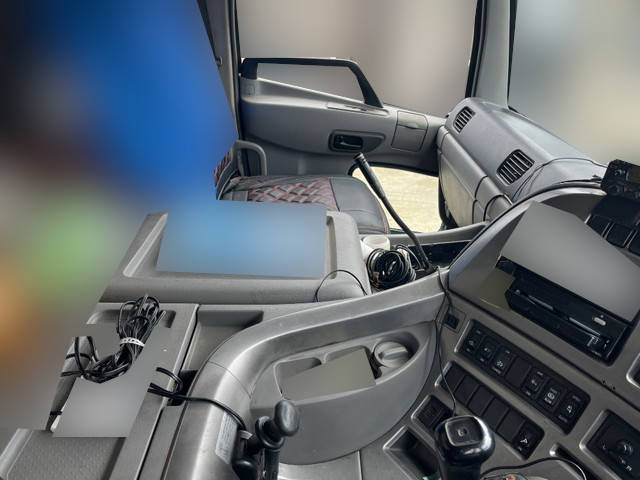 UDトラックスクオンダンプ大型（10t）[写真30]