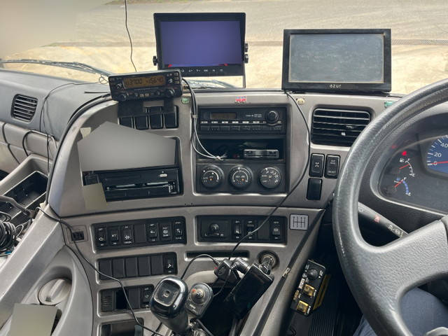 UDトラックスクオンダンプ大型（10t）[写真33]