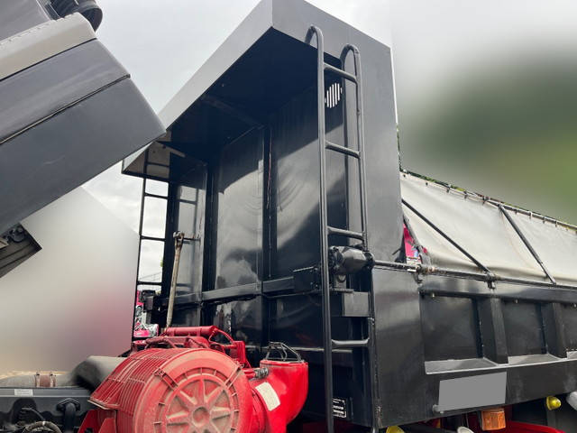 UDトラックスクオンダンプ大型（10t）[写真06]