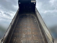 UDトラックスクオンダンプ大型（10t）[写真09]