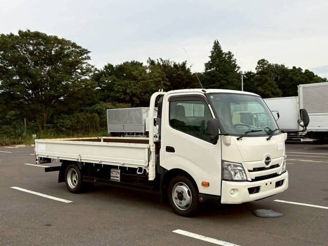 日野デュトロ平ボディ小型（2t・3t）[写真03]