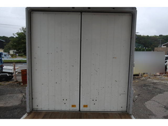 三菱ふそうファイターアルミウイング中型（4t）[写真10]