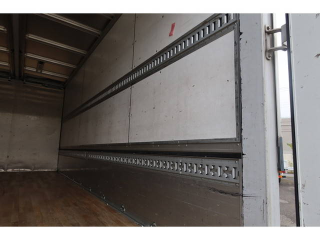 三菱ふそうファイターアルミウイング中型（4t）[写真12]