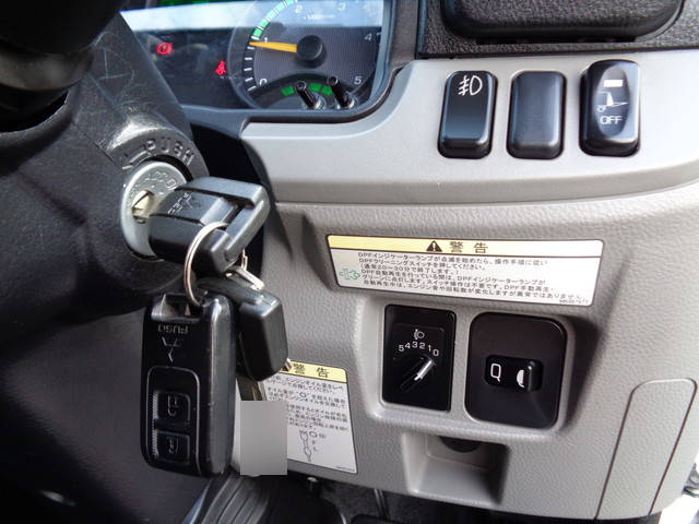 三菱ふそうキャンターダブルキャブ（Wキャブ）小型（2t・3t）[写真29]