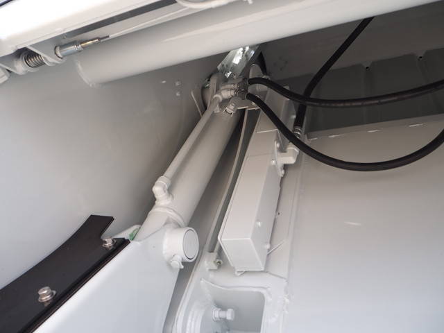 三菱ふそうファイターパッカー車（塵芥車）中型（4t）[写真18]