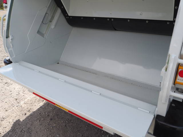 三菱ふそうファイターパッカー車（塵芥車）中型（4t）[写真21]